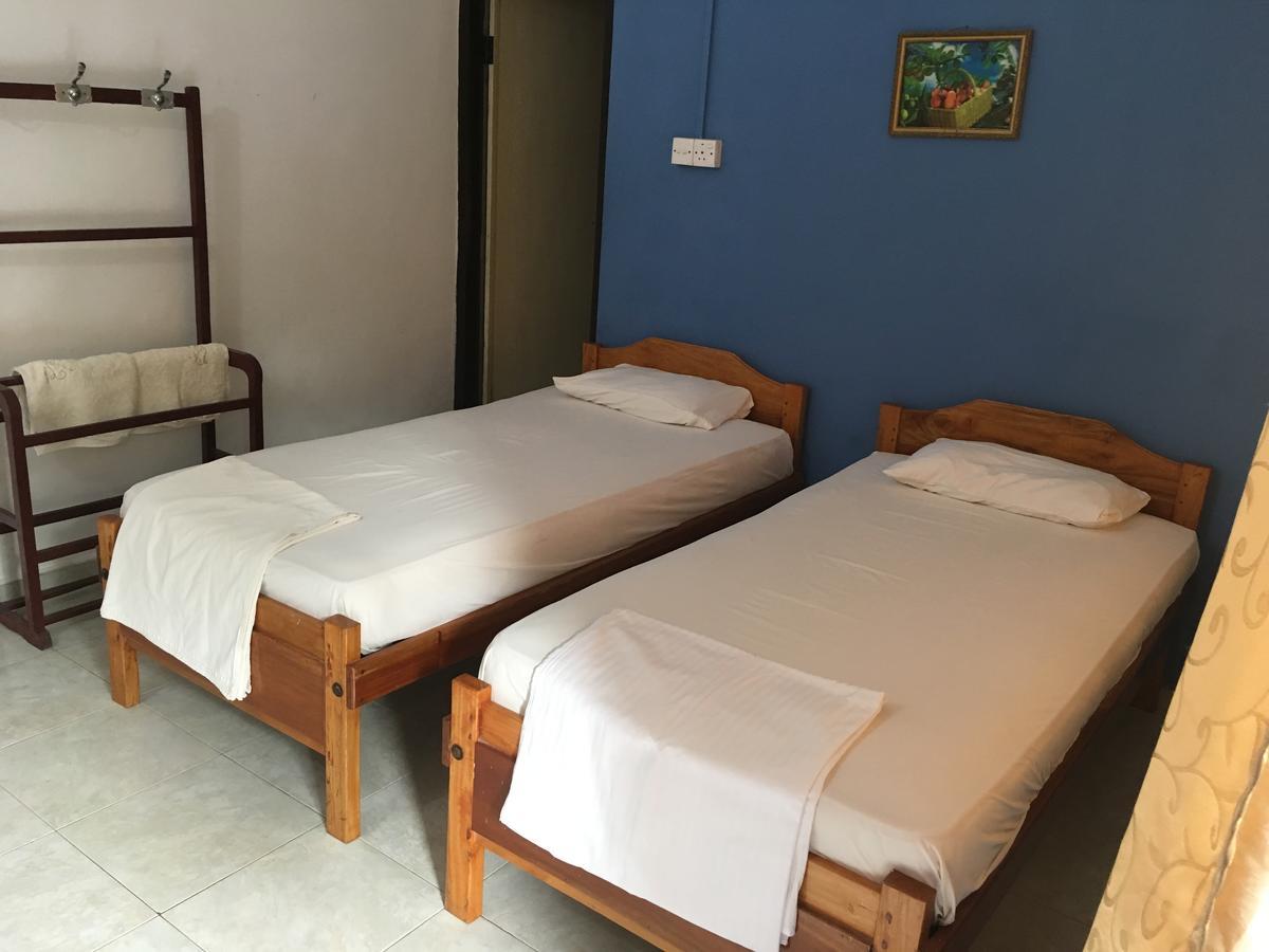 Gnaanams Hotel And Restaurant Jaffna Exterior foto