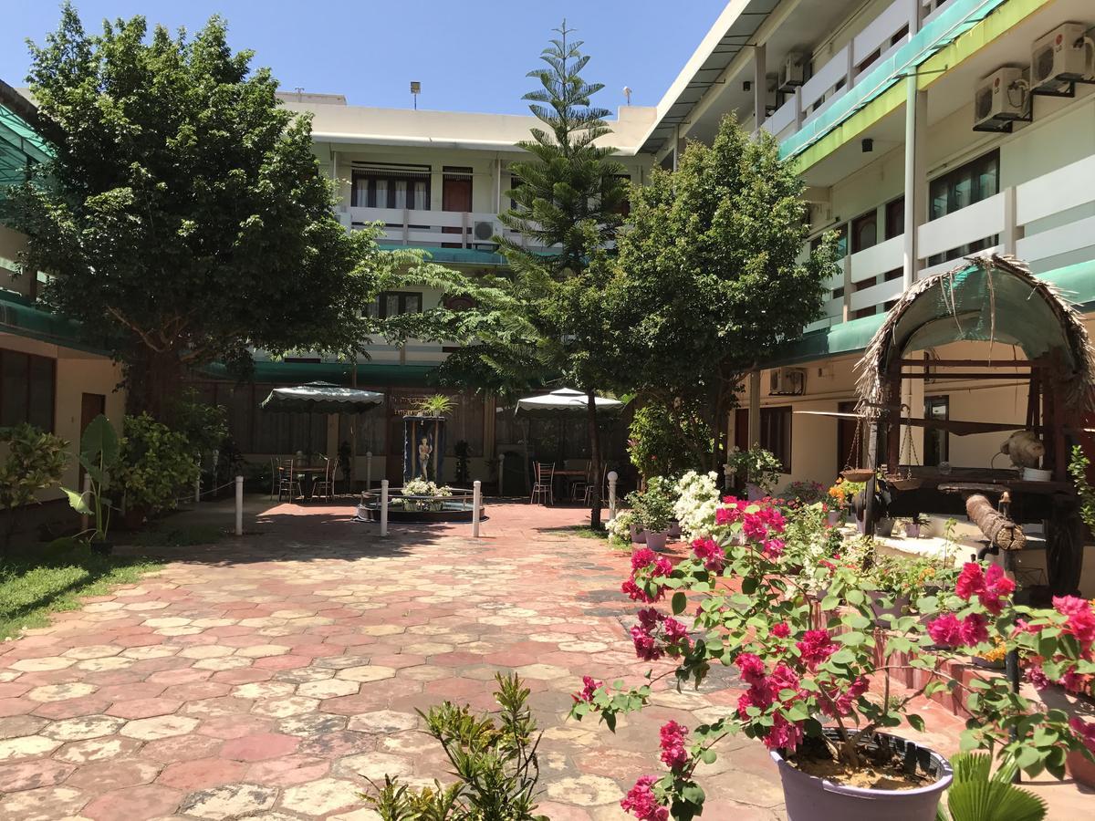 Gnaanams Hotel And Restaurant Jaffna Exterior foto