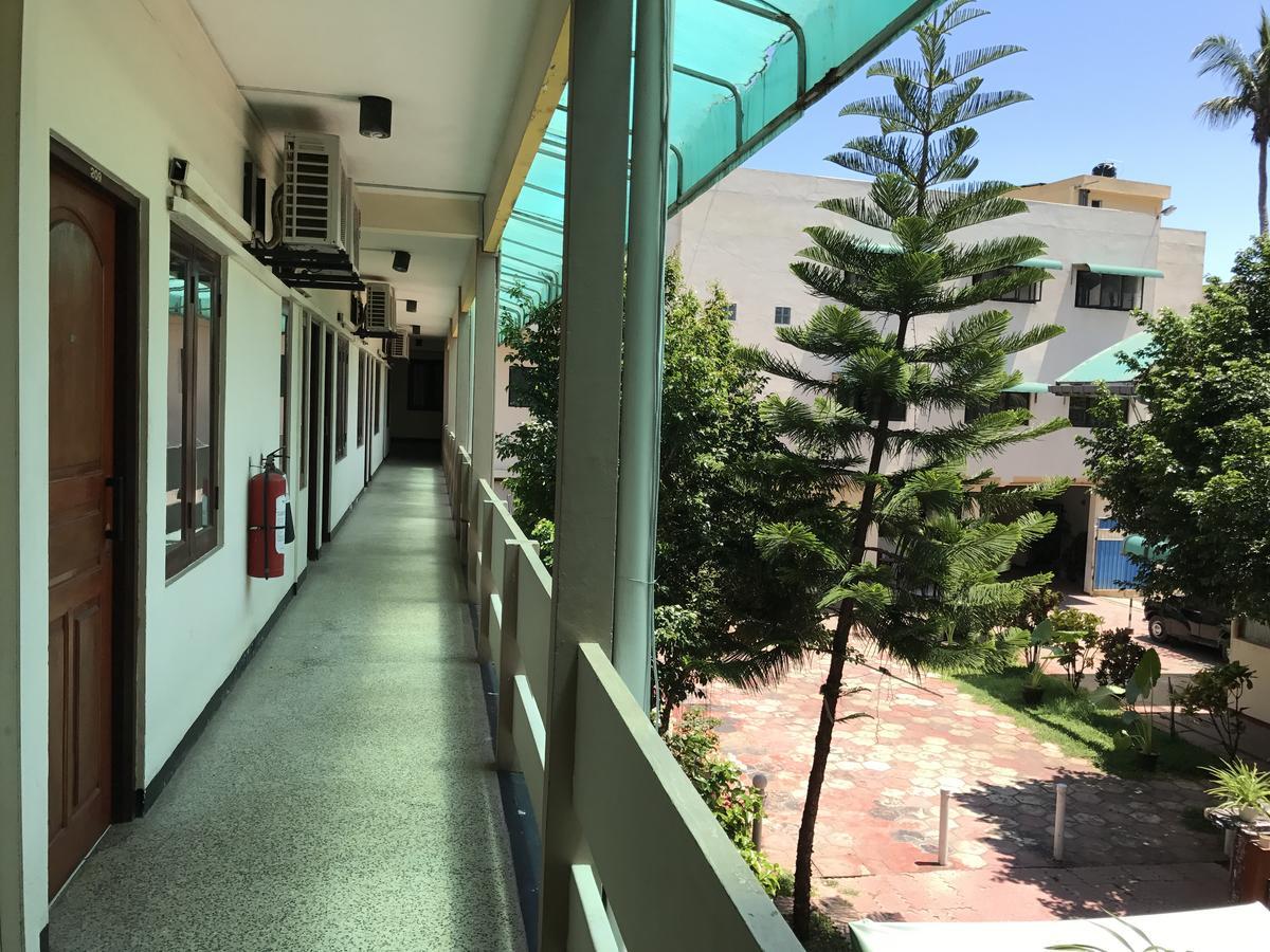 Gnaanams Hotel And Restaurant Jaffna Exterior foto