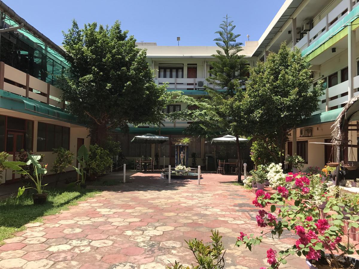 Gnaanams Hotel And Restaurant Jaffna Exterior foto