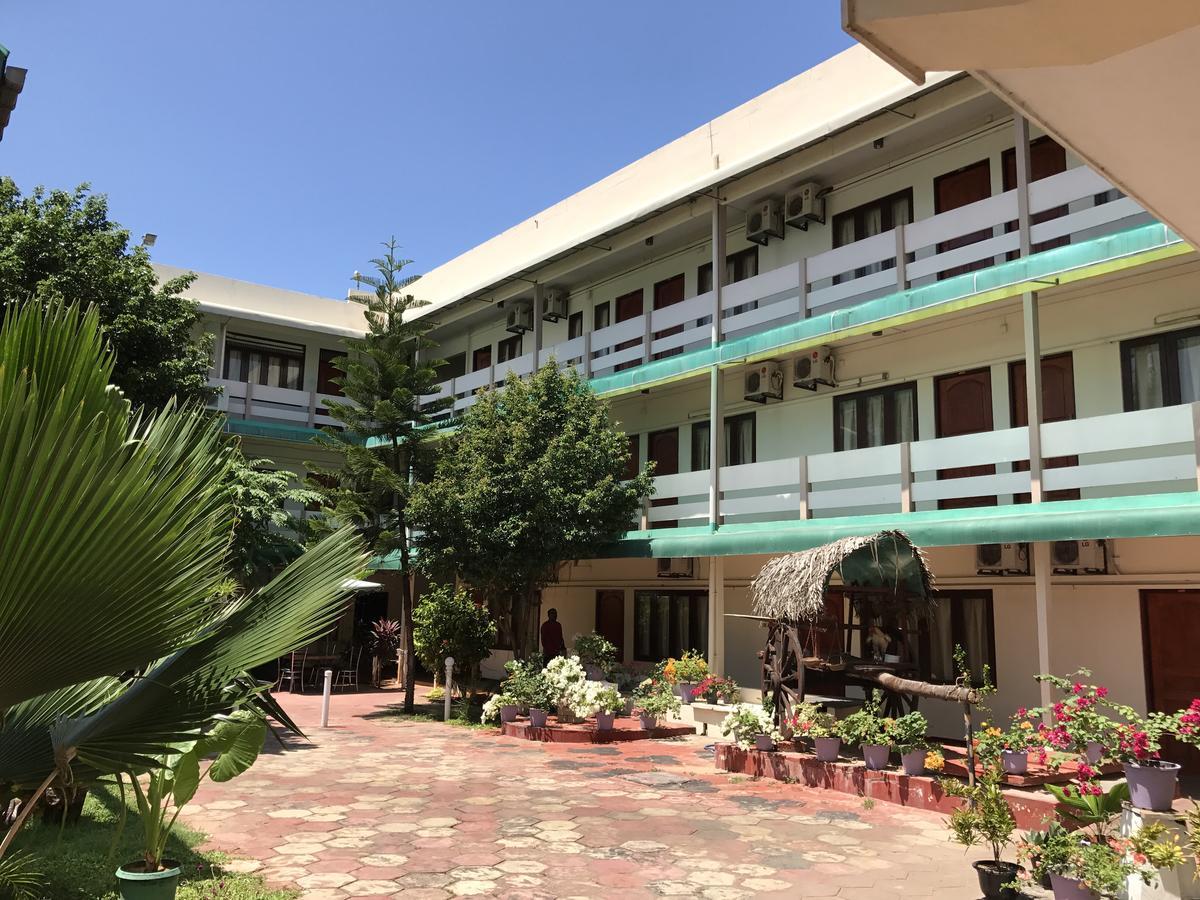 Gnaanams Hotel And Restaurant Jaffna Exterior foto